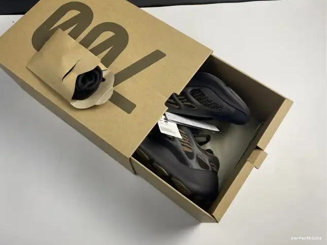 V3 GY0189 ADIDAS 700 YEEZY 0615